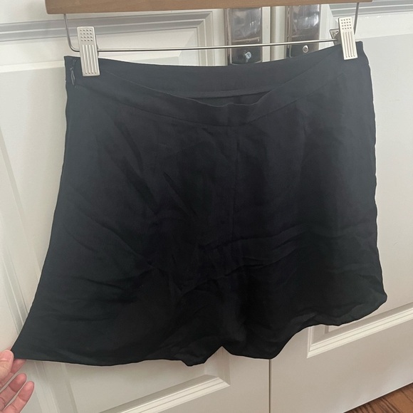 Aritzia Wilfred Emelyn black Crepe High Waisted Rise Flat Front Shorts 62717 s10 - Picture 2 of 10